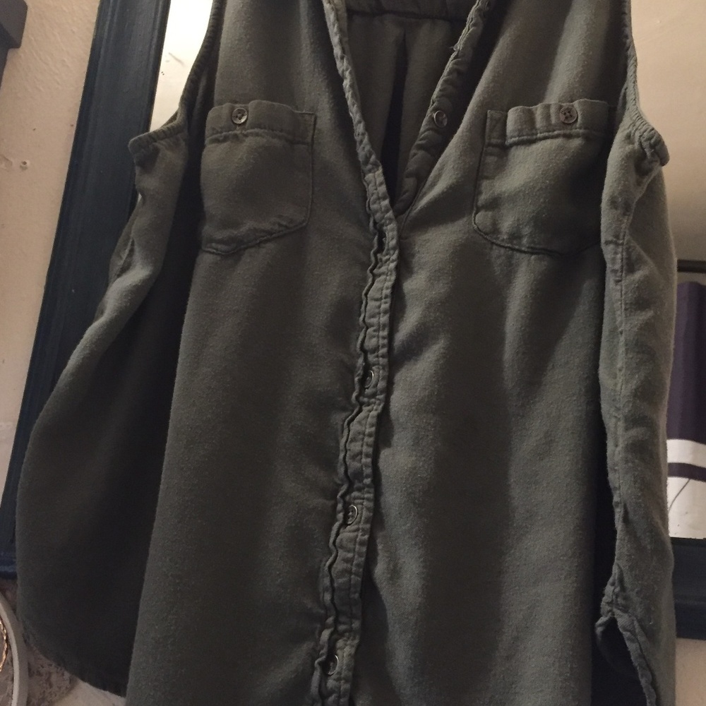 Sleeveless MUDD Blouse w/ embroidery design